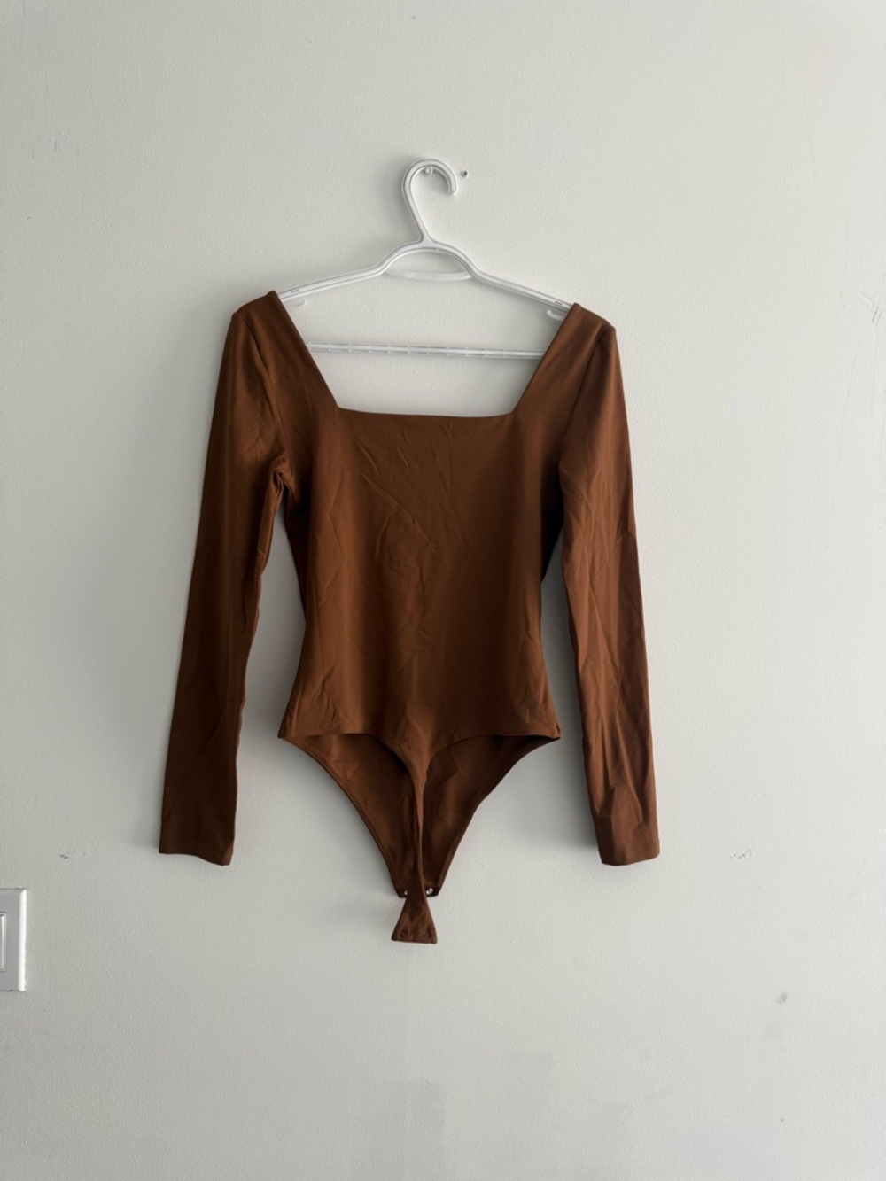 Aritzia Contour Long Sleeve Square Neck Bodysuit in Brown size M - Picture 6 of 8